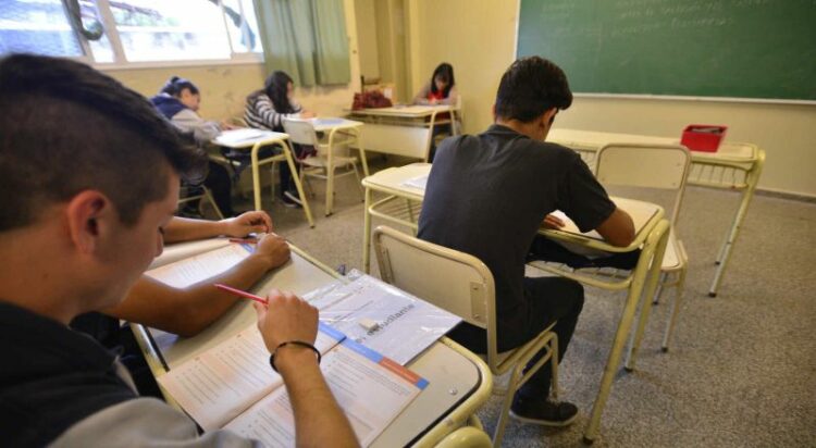 Argentina profundizó la brecha socioeconómica entre las escuelas estatales y privadas