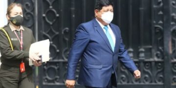 Renunció a su cargo el ministro de Defensa de Perú
