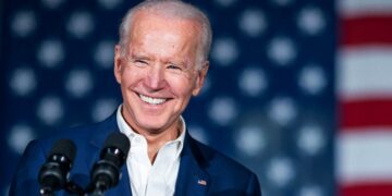 Biden logró la aprobación de su billonario plan de infraestructura