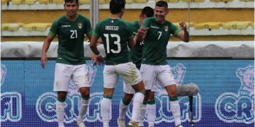 Bolivia goleó a Uruguay y favoreció a Argentina