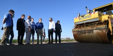 Schiaretti supervisó avances de una obra de pavimentación