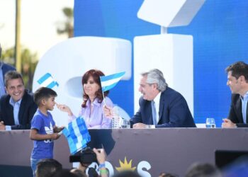 El oficialismo cerró su campaña en Merlo e intentará achicar la tendencia adversa