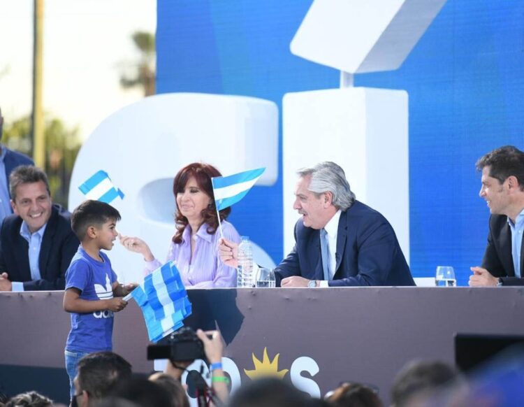El oficialismo cerró su campaña en Merlo e intentará achicar la tendencia adversa
