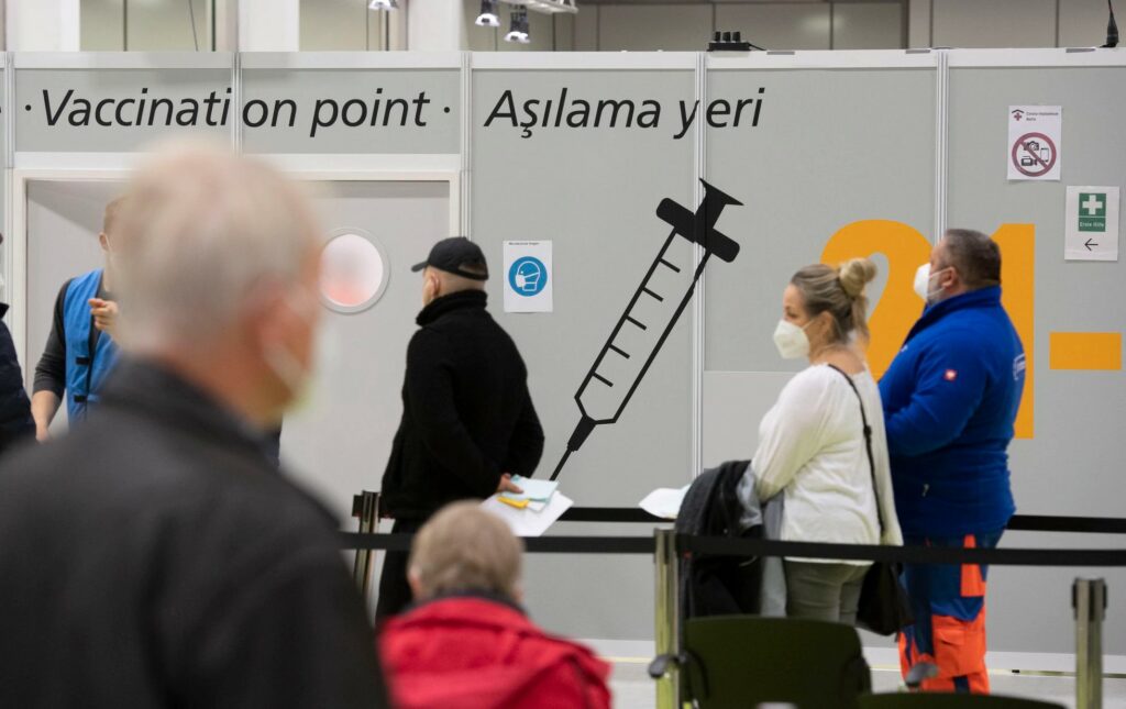 Alemania analiza reinstalar las restricciones por la cuarta ola