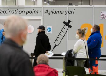 Alemania analiza reinstalar las restricciones por la cuarta ola