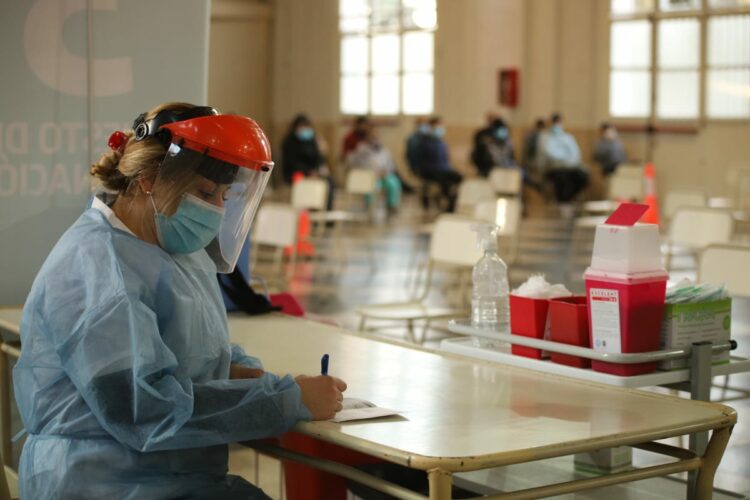 Por 22° semana consecutiva, se mantiene el descenso de casos y fallecimientos en la provincia