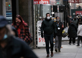 La OMS y el G7 piden al mundo que se prepare para Ómicron