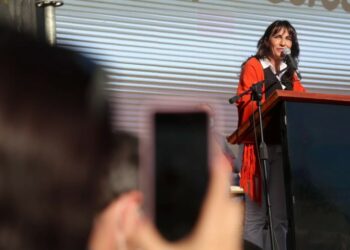 Sugestiva foto de Dellarossa junto a De la Sota