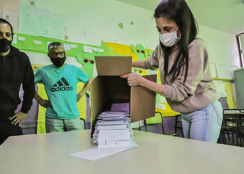 El escrutinio definitivo en cuatro provincias determinará el nuevo mapa en Diputados