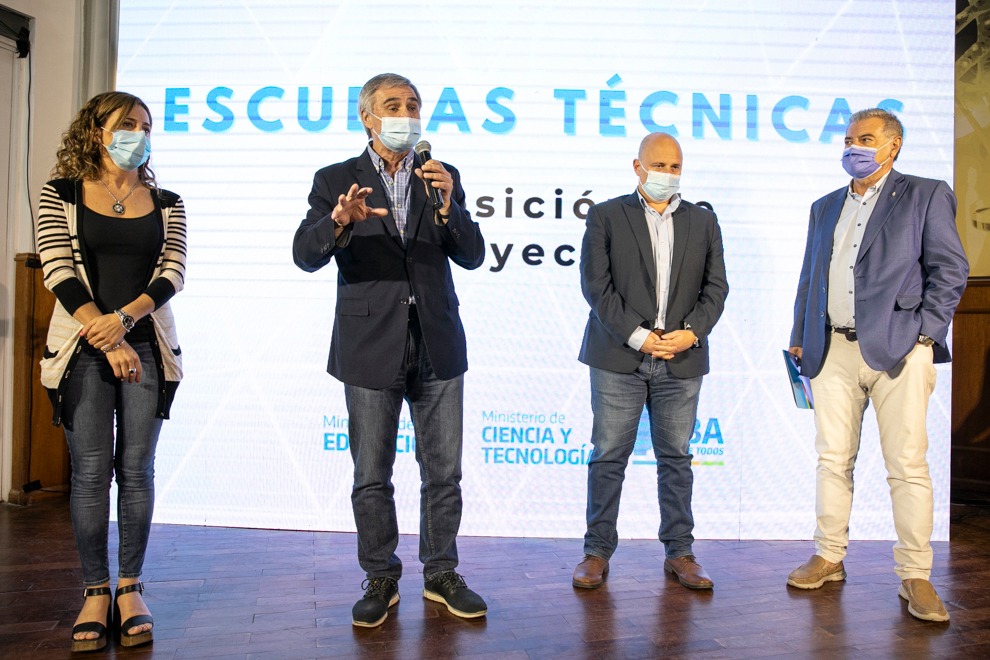 Escuelas técnicas estatales presentan proyectos de impacto social