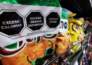 Con 90 días para reglamentarla, el Ejecutivo promulgó la Ley de Etiquetado Frontal