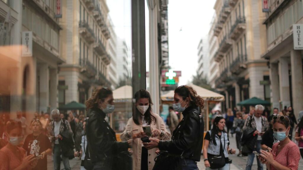 Países europeos aplican restricciones a las personas que no se vacunen