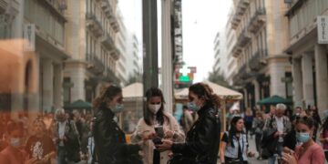 Países europeos aplican restricciones a las personas que no se vacunen