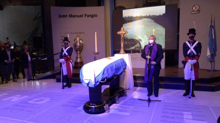 Los restos de Fangio fueron trasladados a su museo
