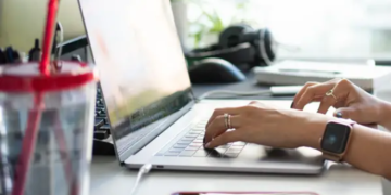 Prohíben que los jefes envíen mensajes a sus empleados fuera del horario laboral