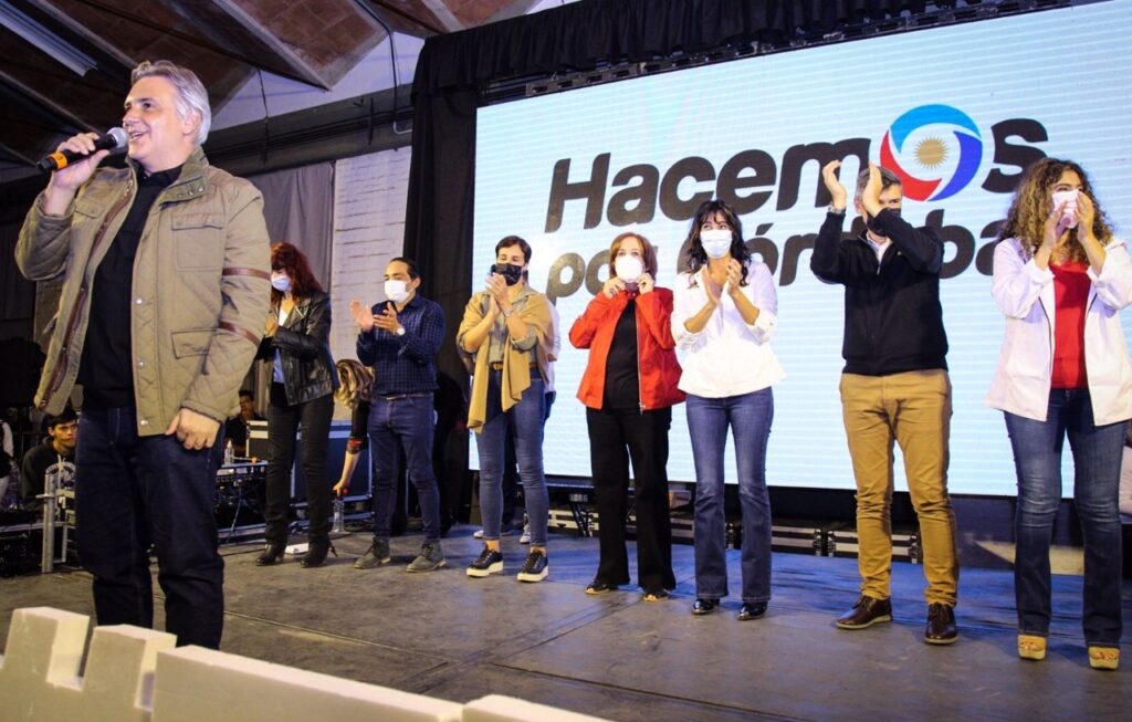 Llaryora cuestionó la “mirada desde el puerto” del Presidente