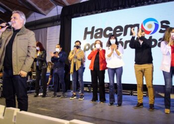 Llaryora cuestionó la “mirada desde el puerto” del Presidente