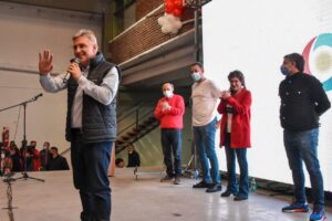 Llaryora cuestionó la “mirada desde el puerto” del Presidente