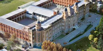 El La Salle suspende las clases por un brote de la variante Delta