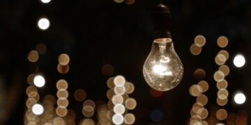 Congelan la tarifa de la energía eléctrica hasta abril de 2022