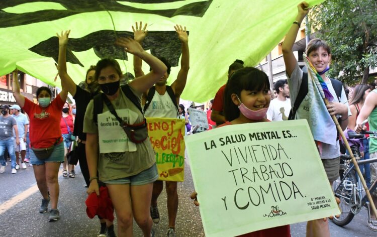La marcha por la salud mental denunció el incumplimiento de la ley en Córdoba