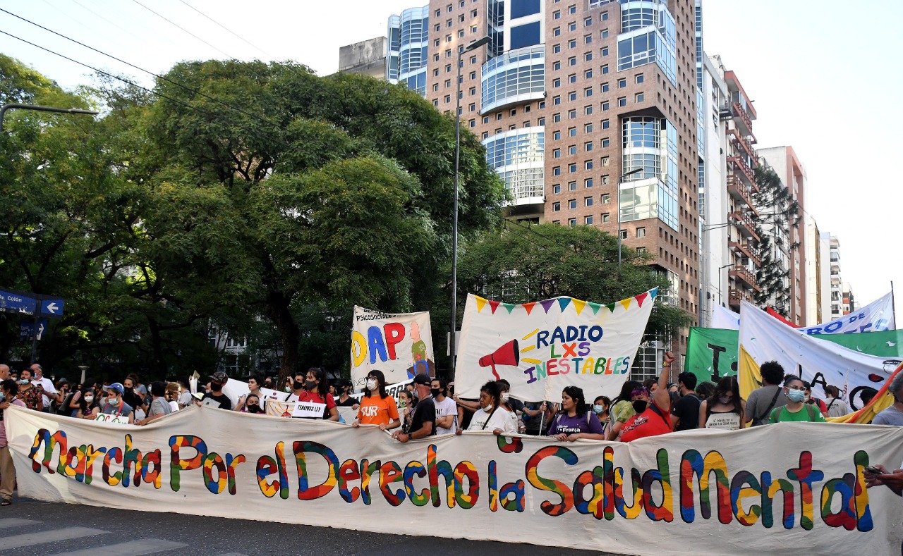 La marcha por la salud mental denunció el incumplimiento de la ley en Córdoba