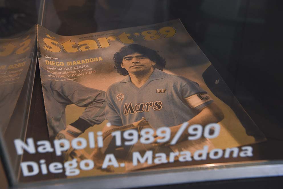 Objetos y recuerdos “del Diego” que habitan en la provincia
