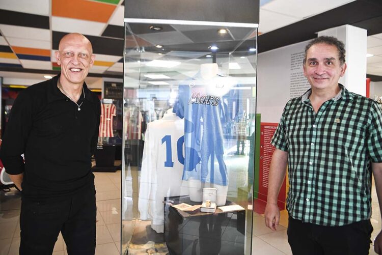 Objetos y recuerdos “del Diego” que habitan en la provincia