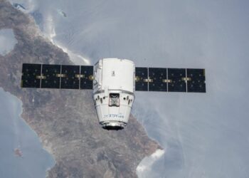 La Cápsula de SpaceX procedente de la ISS con cuatro astronautas ameriza en EE.UU.
