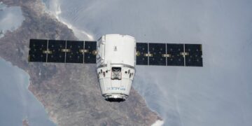 La Cápsula de SpaceX procedente de la ISS con cuatro astronautas ameriza en EE.UU.