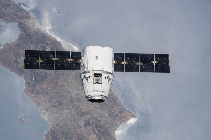 La Cápsula de SpaceX procedente de la ISS con cuatro astronautas ameriza en EE.UU.