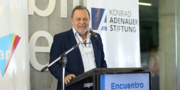 Santos llamó a “revertir la desesperanza” en la Argentina