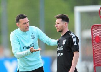 Scaloni: “Messi está bien y, si sigue así, va a jugar”