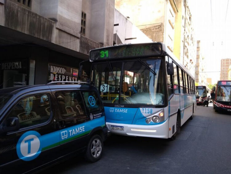 Chocaron dos colectivos en el centro de Córdoba: hay 5 heridos