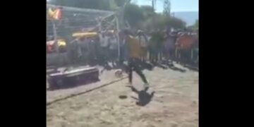 Le patearon penales a un arquero muerto en un cajón como homenaje