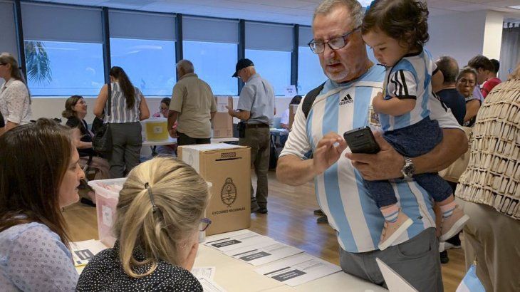 Más de 400.000 ciudadanos argentinos votarán desde el exterior
