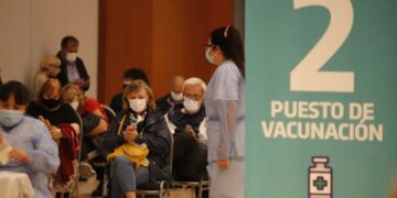 Prohíben a las clínicas cobrar las dosis de la vacuna contra el Covid