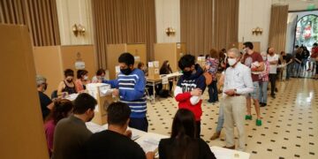 Quedó flechada por un hombre que votó en su mesa y ahora lo busca por las redes