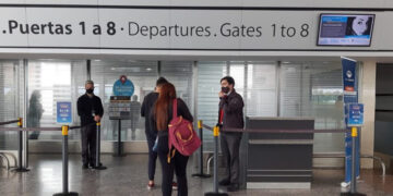Desde hoy permiten la llegada de turistas con vacunación completa