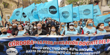 La Uepc le reclamó al Gobierno provincial adelantar la suba salarial