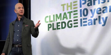 Bezos prometió 2.000 millones de dólares para recuperar el planeta