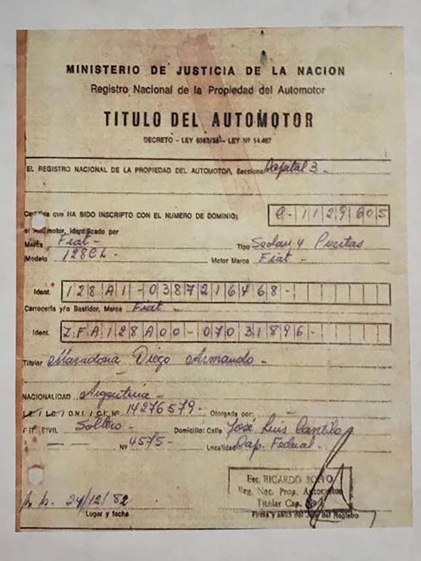 Subastan el primer auto de Maradona con un NFT valuado en 400.000 dólares
