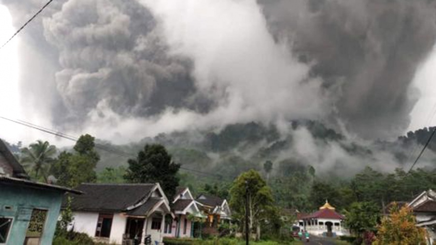 Al menos 14 muertos tras la erupción del volcán Monte Semeru en Indonesia