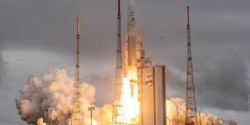 Lanzan el telescopio espacial James Webb con éxito: ¿Hacia dónde va y cuál es su misión?