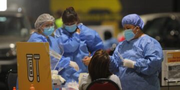 Continúa la suba de contagios: reportaron 33.902 nuevos casos de coronavirus