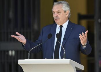 Alberto Fernández: “Lo que uno debe hacer es escuchar, no disparar tiros”