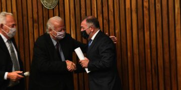 Tenso cruce entre Juez y Vélez Funes en una entrega de diplomas