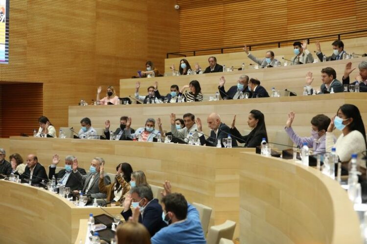 La oposición expuso sus críticas hacia la prórroga de la explotación de los Tragamonedas