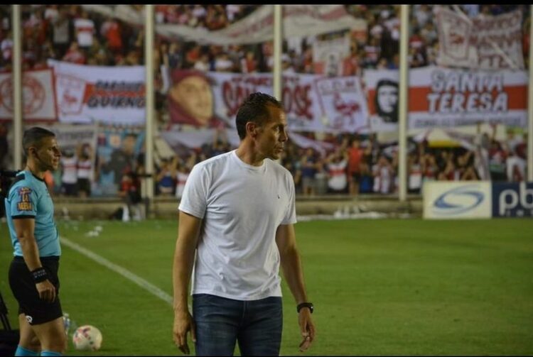 Presentaron oficialmente a Lucas Bovaglio como el nuevo DT de Instituto