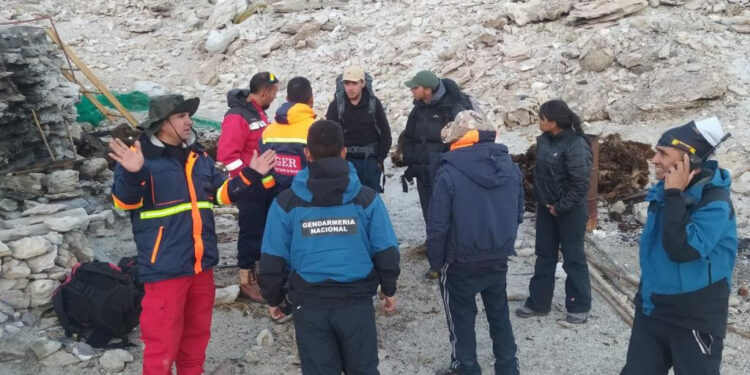 Así socorrieron a dos montañistas franceses cerca del volcán más alto de Catamarca
